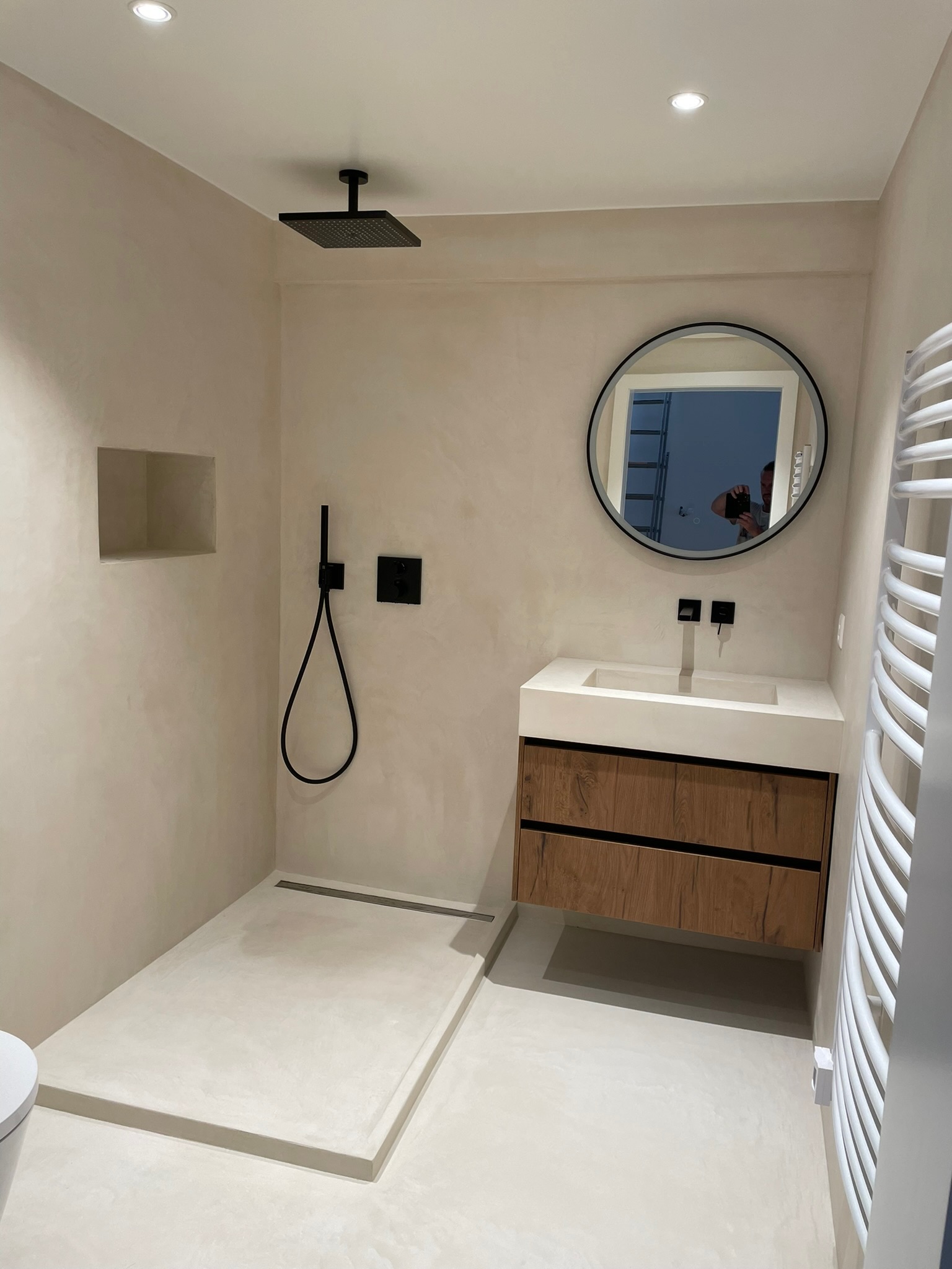 Réalisation Bio-Rénovation : douche walk-in et vasque sur meuble bois
